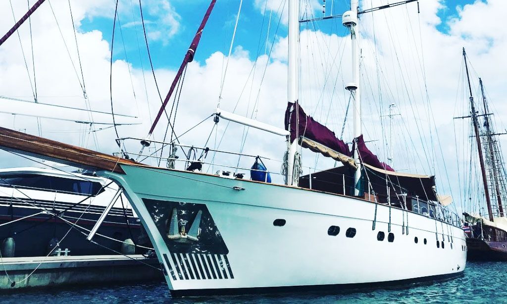 the-blue-sailing-yacht-netflix